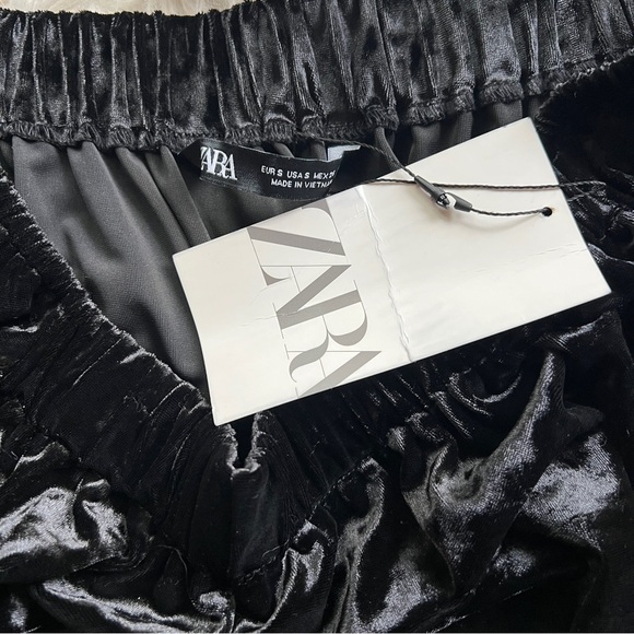 Zara Black Velvet Off Shoulder Puff Sleeve Crop Top Blouse Size Small NWT - Picture 8 of 9